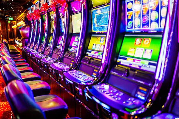 Slot Machine Mythbusters: Debunking Common Casino Fallacies